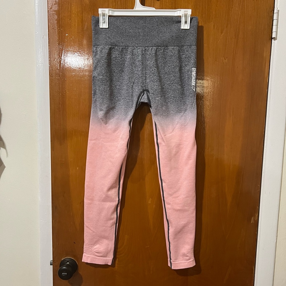 Gymshark Women's Seamless Ombre Leggings in Peach Pink/Charcoal Size Medium